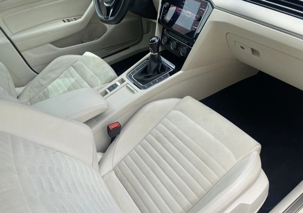 Volkswagen Passat cena 68400 przebieg: 129000, rok produkcji 2017 z Turek małe 596